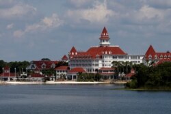 El Gran Floridian es visto en el fondo en el complejo turístico Walt Disney World en Orlando, Florida, EE. UU.