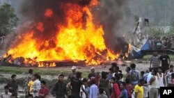 28일 네팔 카트만두 인근 비행기 추락 현장.