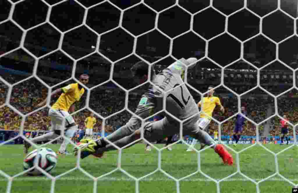 Brazil's goalkeeper Julio Cesar is beaten by a shot from Netherlands' Georginio Wijnaldum who scored his side's third goal during the World Cup third-place soccer match between Brazil and the Netherlands at the Estadio Nacional in Brasilia, Brazil, Saturd