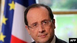 رئیس جمهوری فرانسه می گوید فرانسه و الجزایر برای یافتن و آزادکردن گروگان فرانسوی در تمامی سطوح با یکدیگر همکاری می کنند.