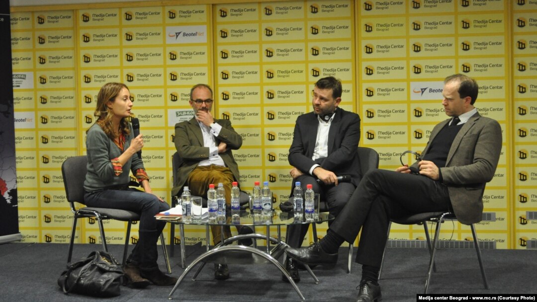 Učesnici panela "Kosovo: ko crta granice - razmena teritorija, razgraničenje, status kvo – ima li rešenja za kosovsko pitanje?": moderator Ana Otašević, Andrea Lorenco Kapuzela, Žan-Kristof Buison i Timoti Les (s leva) (Foto: Medija centar Beograd - www.m