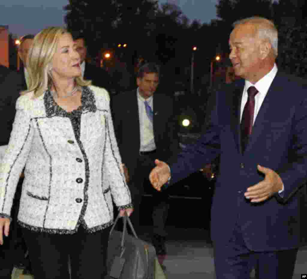 AQSh Davlat kotibasi Xillari Klinton O'zbekiston rahbari Islom Karimov bilan, Toshkent, 22-oktabr, 2011