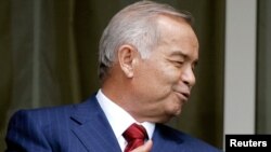 Prezident Islom Karimov global tarmoq kuzatuvi bobida mahoratini oshirib, ommaviy axborot vositalarini mahkam changallab olgan, o’nlab jurnalistlar qo’rqinchli bir sharoitda qamoqxonalarda saqlanmoqda, deyiladi hisobotda.