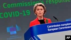 ທ່ານນາງ Ursula von der Leyen, ປະທານຄະນະກຳມາທິການສະຫະພາບຢູໂຣບ ກ່າວຄໍາປາໄສຢູ່ໃນກອງປະຊຸມຖະແຫລງຂ່າວ ກ່ຽວກັບການຮັບມືກັບ COVID-19ຂອງຄະນະກໍາມາທິການຢູ່ສໍານັກງານໃຫຍ່ຂອງ EU ນະຄອນຫຼວງບຣັສເຊີລສ໌ (Brussels) ຂອງເບລຈຽມ