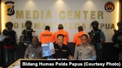 Direskrimum Polda Papua, Kombespol Toni Harsono memaparkan penangkapan pelaku penjualan amunisi di Polda Papua 13 Juni 2018 (foto: Dok. Bidang Humas Polda Papua)