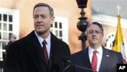 Senator Rich Madaleno (kanan) dan Gubernur Maryland Martin O'Malley berbicara untuk memberikan dukungan bagi perkawinan sesama jenis dalam konferensi pers bersama di Annapolis, Maryland (foto:dok) 