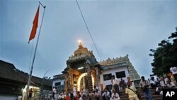 Devotees rest on the steps outside the 16th-century Sree Padmanabhaswamy Temple in Trivandrum, India, July 5, 2011