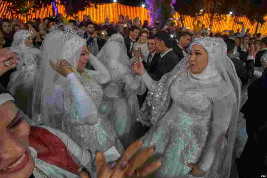 Despite warnings by WHO and other health agencies to avoid populated gatherings, parliament members in Giza province arranged a group wedding of 50 couples on March 7, 2020. (H. Elrasam/VOA)