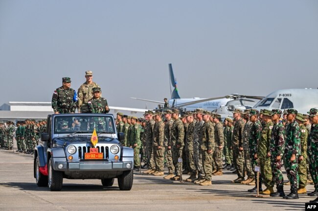 Upacara pembukaan latihan militer gabungan Super Garuda Shield di Sidoarjo, Jawa Timur, 26 Agustus 2024. (Foto: JUNI KRISWANTO/AFP)