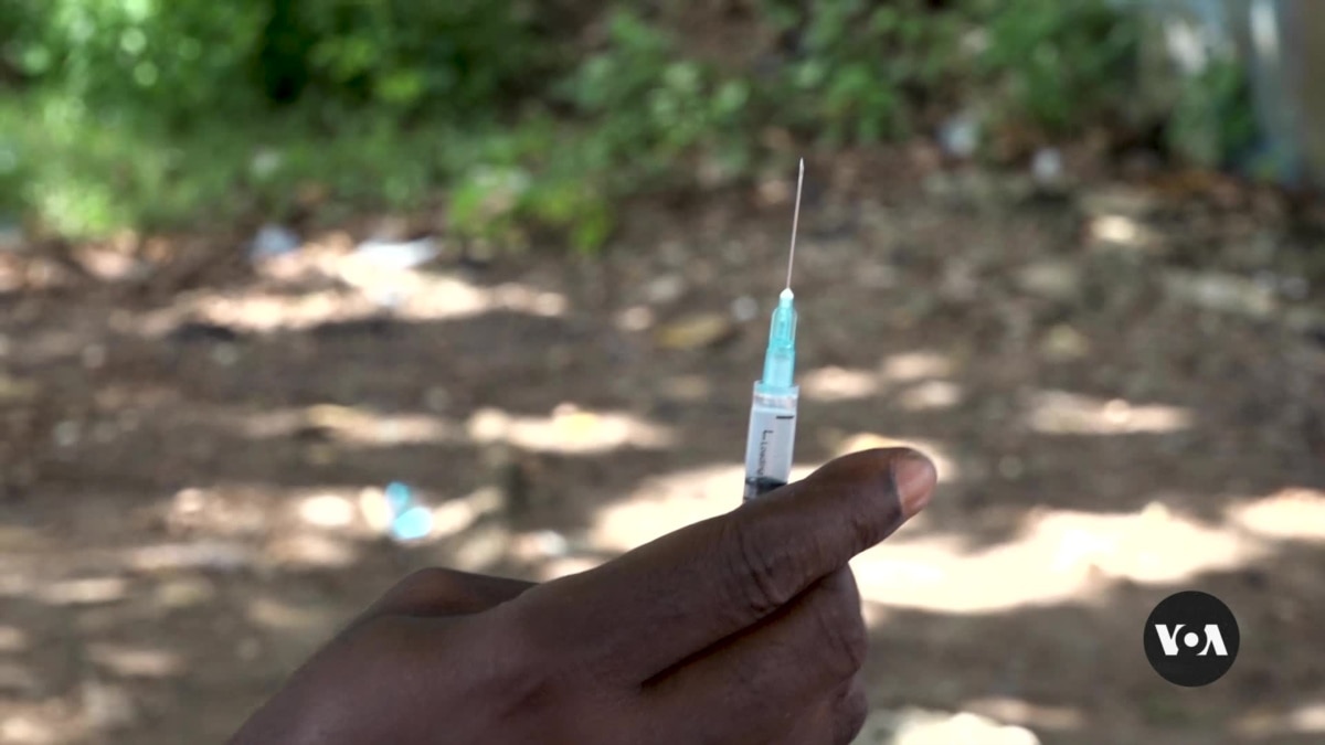 Sierra Leone begins to vaccinate health care workers against Ebola