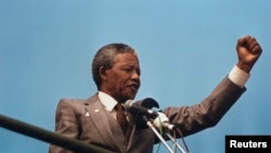 အသားအရောင်ခွဲခြားမှုဆန့်ကျင်ရေးလှုပ်ရှားမှုခေါင်းဆောင် Nelson Mandela