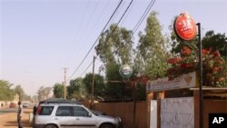 A man stands outside the front gate to the Toulousain restaurant, from inside which witnesses say two French nationals were kidnapped at gunpoint late Friday by turbaned men, in Niamey, Niger, 08 Jan 2011