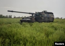 Німецька самохідна артилерійська установка Panzerhaubitze 2000 на Донеччині, 20 серпня 2022. REUTERS