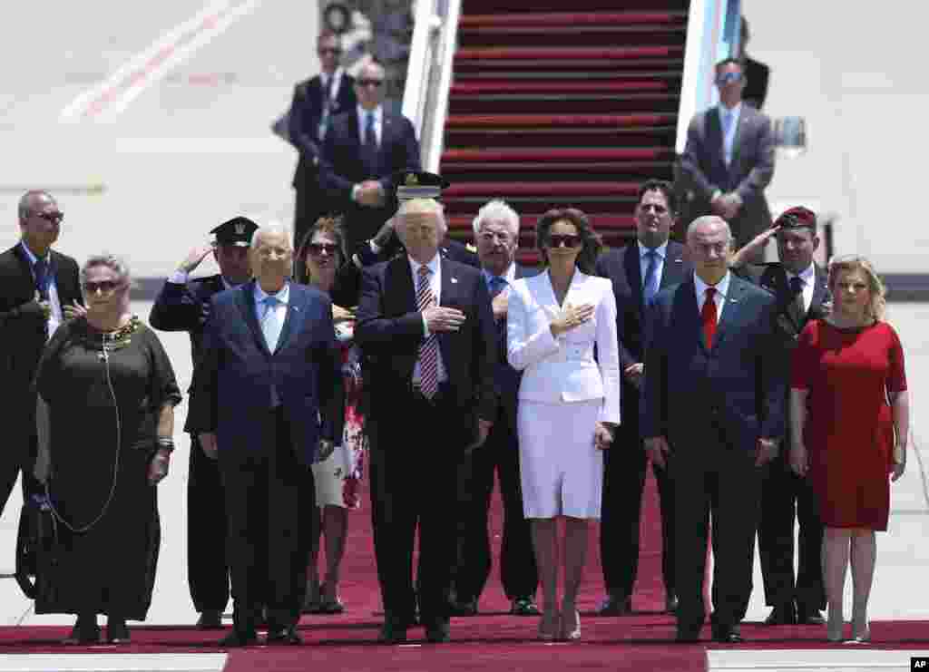 Президент и Первая леди США вместе с президентом Израиля Реувеном Ривлиным и его супругой Нехамой, премьер-министром Израиля Биньямином Нетаньяху и его супругой Сарой