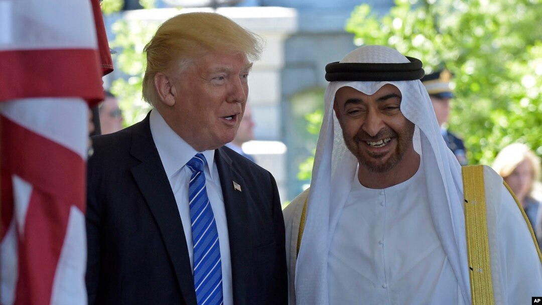 Presiden AS Donald Trump menerima Putra Mahkota Abu Dhabi Sheikh Mohammed bin Zayed Al Nahyan di Gedung Putih, Senin (15/5). Kebijakan luar negeri mengisyaratkan perubahan besar kebijakan Timur Tengah dibanding pendahulunya.