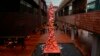 La escultura “Pilar de la vergüenza” en un patio de la Universidad de Hong Kong.