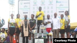 Valens Ndayisengan, vainqueur de la 7e étape du Tour du Rwanda, à Kigali, le 20 novembre 2016.