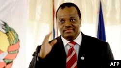 Le roi Swaziland Mswati III lors du 32ème sommet de la Communauté de développement de l'Afrique australe (SADC) au Centre de conférences Joaquim Chissano de Maputo, le 17 août 2012.