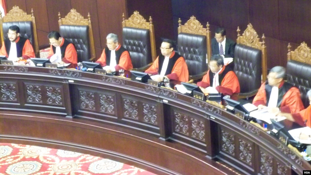 Mahkamah Konstitusi menilai kekhawatiran terhadap UU Intelijen Negara merupakan trauma sejarah. (VOA/F. Wardah)