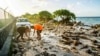 ARCHIVO - Una fotografía tomada el 6 de diciembre de 2021 muestra las inundaciones causadas por la marea alta que afectaron la carretera hacia el aeropuerto de la capital de las Islas Marshall, Majuro. Las naciones insulares del Pacífico son cada vez más vulnerables.