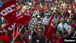 People take part in a demonstration called for by trade unions against government spending cuts, austerity measures and labor reform, in Madrid, June 20, 2012.