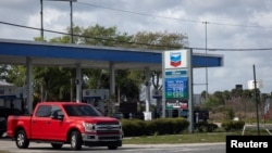 美国佛罗里达州泰特斯维尔市的一家加油站显示2026年3月31日当日汽油价格。