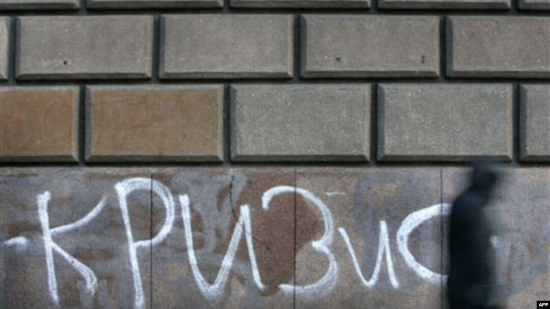 Belarusdagi iqtisodiy vaziyat Sovet Ittifoqi parchalayotgan 1990-yillarni eslatadi. Valyuta qadrsizlanib, iqtisodiy tizimi parchalanayotgan Belarusga yordam havodek zarur