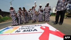 Une manifestation pour encourager la lutte contre le sida à Abidjan, le 1er décembre 2008.