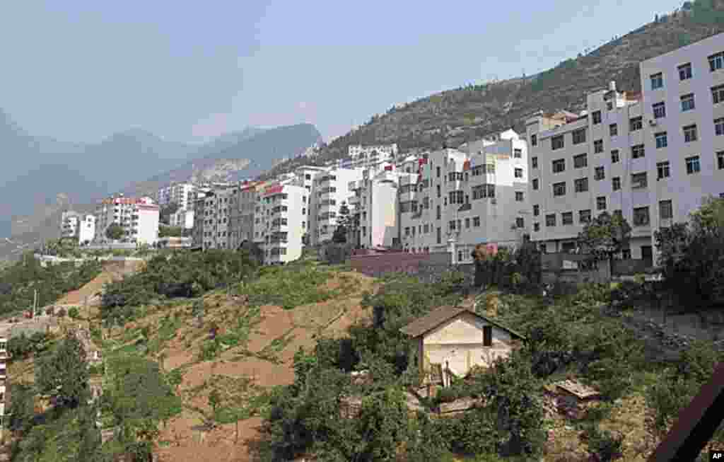 依山而建的移民新居