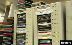 Tom Persky, the owner of floppydisk.com, uses older computers to format the disks that he sources from second-hand websites and eBay at his warehouse in Lake Forest, California, U.S., October 6, 2022 in this screengrab from a Reuters TV video. (REUTERS/Alan Devall)