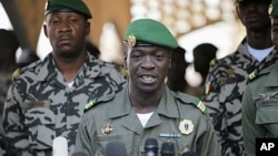 Mali's junta leader Captain Amadou Sanogo speaks during a new news conference at his headquarters in Kati, April 3, 2012.