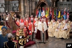 El rey Carlos III llega para la ceremonia de coronación en la Abadía de Westminster, Londres, el sábado 6 de mayo de 2023. (Jonathan Brady/Pool Photo vía AP)