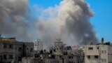 지난 23일 가자시티 알시파 병원 부근에서 이스라엘군 폭격 직후 연기가 피어오르고 있다. (자료사진)