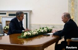 Presiden Rusia Vladimir Putin melangsungkan pertemuan dengan Kepala IAEA Rafael Grossi di St. Petersburg, Selasa (11/10).