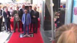 Հոլիվուդի «Փառքի ծառուղում» տեղի է ունեցել նշանավոր շանսոնյե Շառլ Ազնավուրի անվանական աստղի բացման արարողությունը