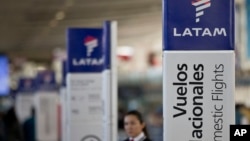 Por amenazas de bomba fueron obligados a aterrizar de emergencia cuatro aviones en Chile y Perú, informó la Autoridad de Aviación Civil de Chile, que recibió amenazas de bomba.