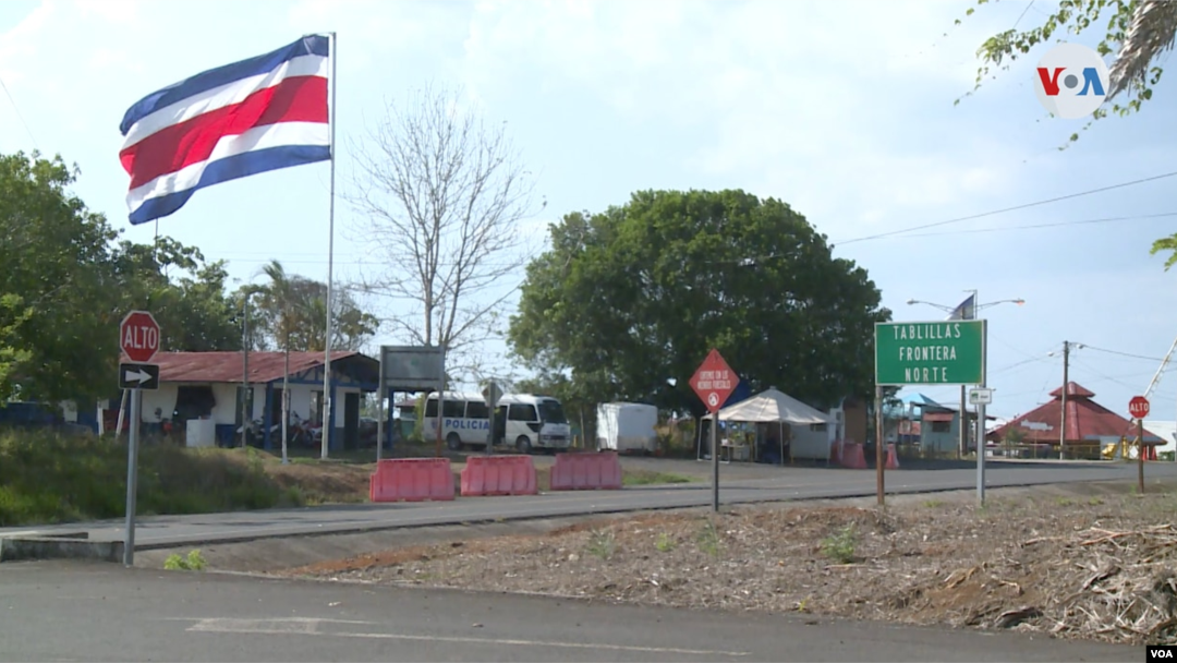 El paso de Las Tablillas, al igual que los otros cuatro pasos fronterizos terrestres costarricenses, permaneció cerrado por la pandemia desde el 18 de marzo del 2020. [Foto: VOA/Armando Gómez]