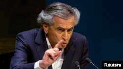 Penulis dan filsuf Perancis Bernard-Henri Levy dalam pertemuan mengenai peningkatan anti-semitisme di Majelis Umum PBB di New York (22/1). (Reuters/Brendan McDermid)