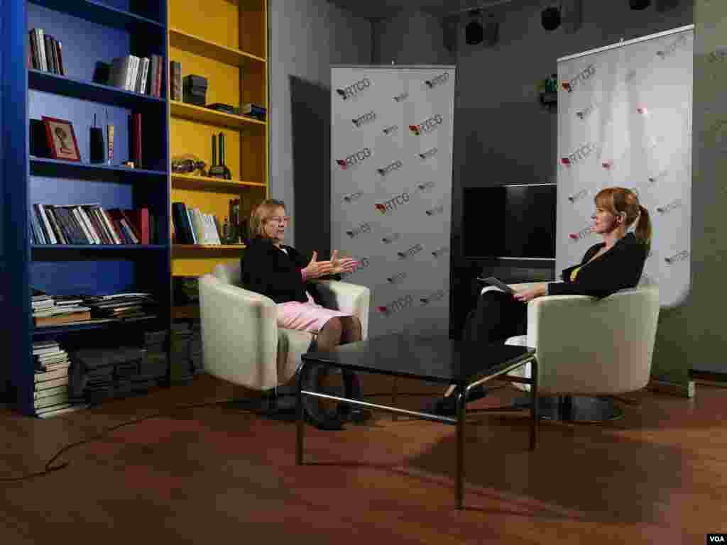 VOA Director Amanda Bennett interviews with Snezana Mirkovic of Montenegro’s public service TV, RTCG (Radio Televizija Crne Gore), one of VOA’s oldest affiliates, September 25, 2017.