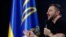 Tổng thống Ukraine Volodymyr Zelenskyy tại một cuộc họp báo ở Kyiv. Ông Zelenskyy mới đưa ra kế hoạch chấm dứt chiến tranh vời Nga nhưng Moscow phản bác điều này.