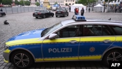 حضور پلیس در محل وقوع حمله با سلاح سرد در شهر مانهایم آلمان (۱۱ خرداد ۱۴۰۳)