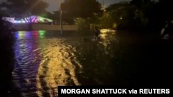 Una calle inundada por las lluvias de la tormenta tropical Eta en Fort Lauderdale, Florida, el 8 de noviembre de 2020.