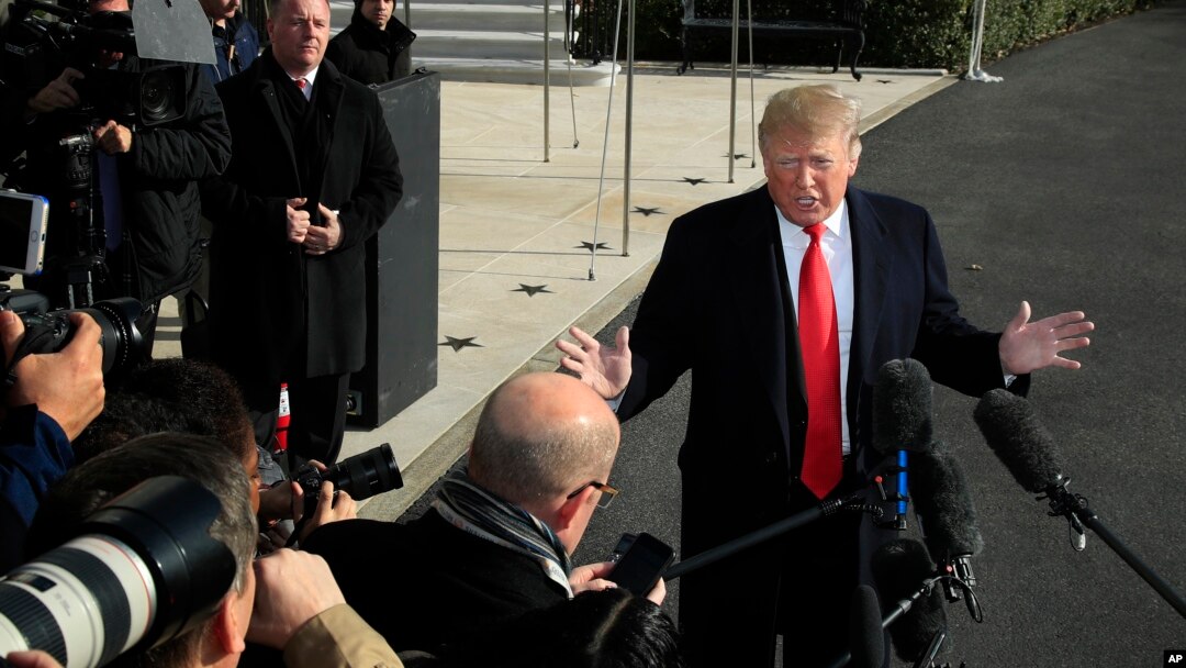 President Donald Trump berbicara kepada para wartawan di South Lawn di Gedung Putih, Washington, 29 November 2018.