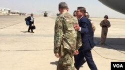 美国防部长卡特7月11日抵达巴格达