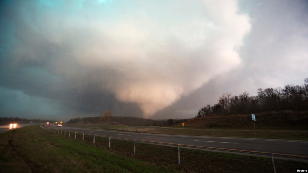Tornado di Sands Springs, Oklahoma, 25 Maret 2015 (Foto: REUTERS/Jeff Piotrowski)
