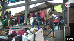 Los migrantes venezolanos agradecen la acogida de los colombianos. Les han salvado de las balas y bombas de los combates. Pero las condiciones de los albergues no les ponen a salvo del COVID-19.