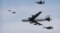美国空军B-52轰炸机飞越韩国的乌山空军基地(2016年1月10日)。
