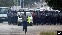 Police arrested several activists affiliated to the Tajamuka/Sesijikile youth movement.