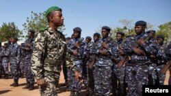 Malian army chief-of-staff Ibrahim Dahirou Dembele inspects Malian troops in Bamako, Mali, January 16, 2013. 