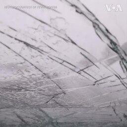 Tuyết rơi vỡ kính xe